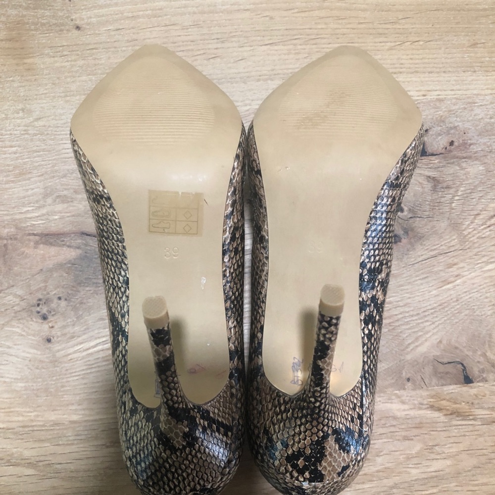 SOLD - Topshop Snake Print Pointy Toe Pumps - Picture 7 of 11